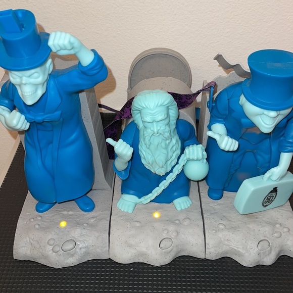 DISNEYPARKS EXCLSUVE-Musical& Light up Haunted Mansion Halloween Meal Tombstones